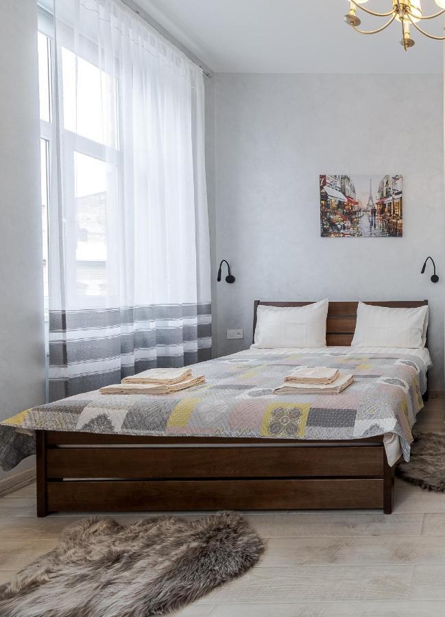 Golden Violin ! Apartments Lviv T Εξωτερικό φωτογραφία